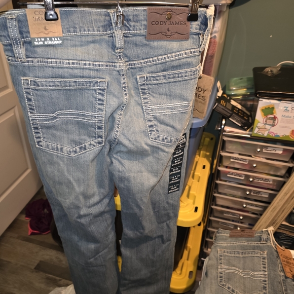 Men's Relaxed Fit Light Blue Jeans - Picture 8 of 9